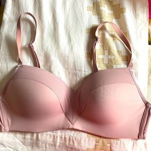 Women’s Soma 34C cooling wireless bra-worn once